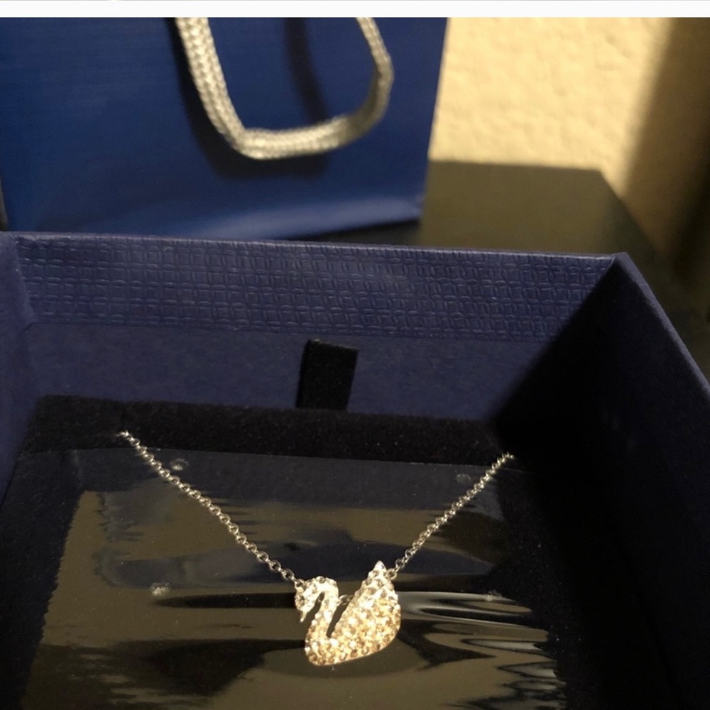 NWT Swarovski Swan Crystal Necklace